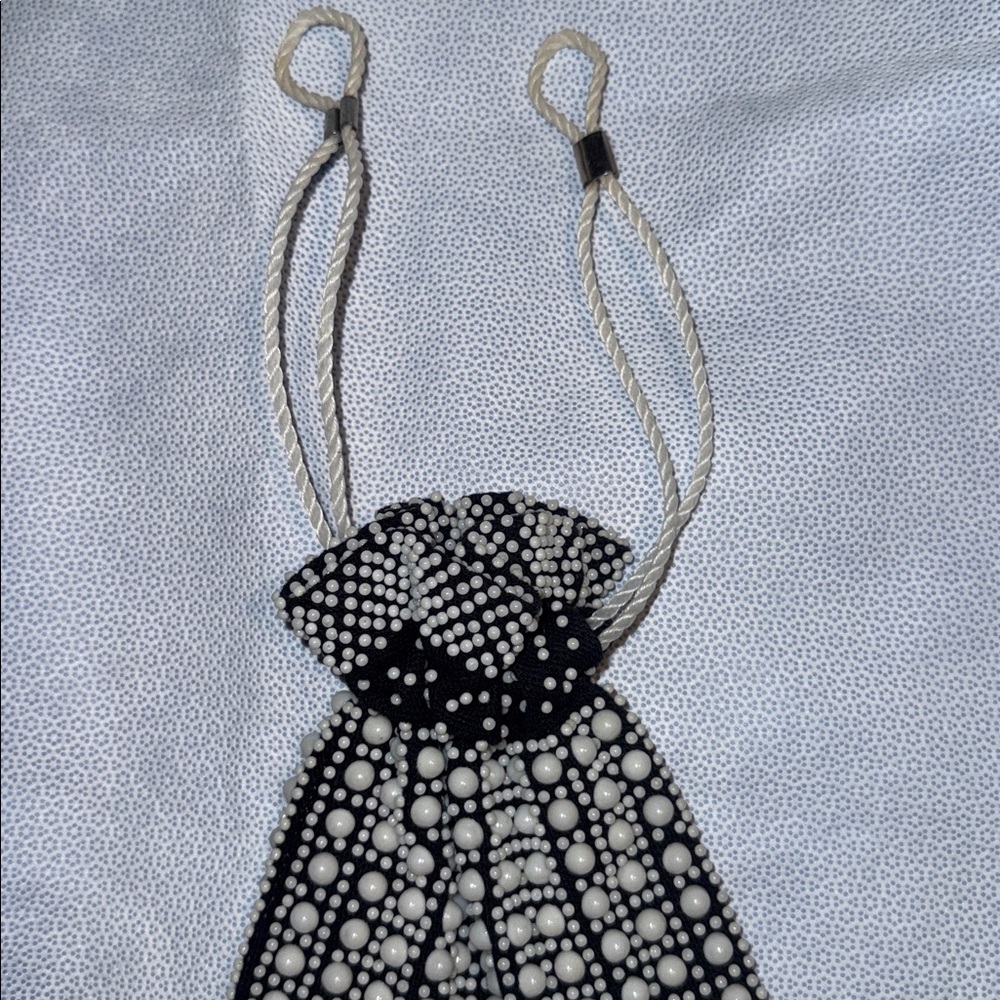 Vintage beaded tassel drawstring pouch wristlet black and white - Picture 3 of 3